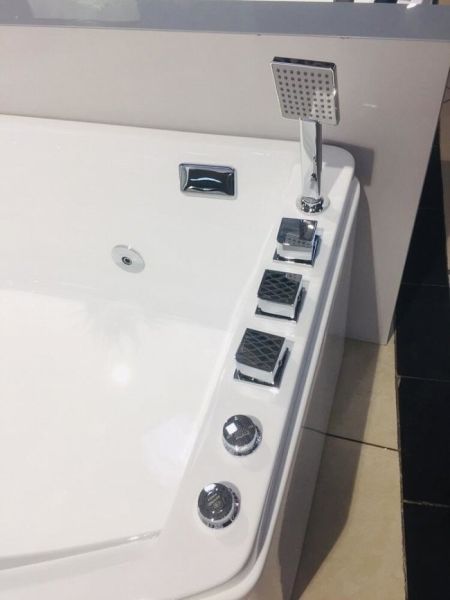 Акриловая ванна Orans OLS-BT65100X-L 170х120 см левая с гидромассажем Акриловая ванна Orans OLS-BT65100X-L 170х120 см левая с гидромассажем