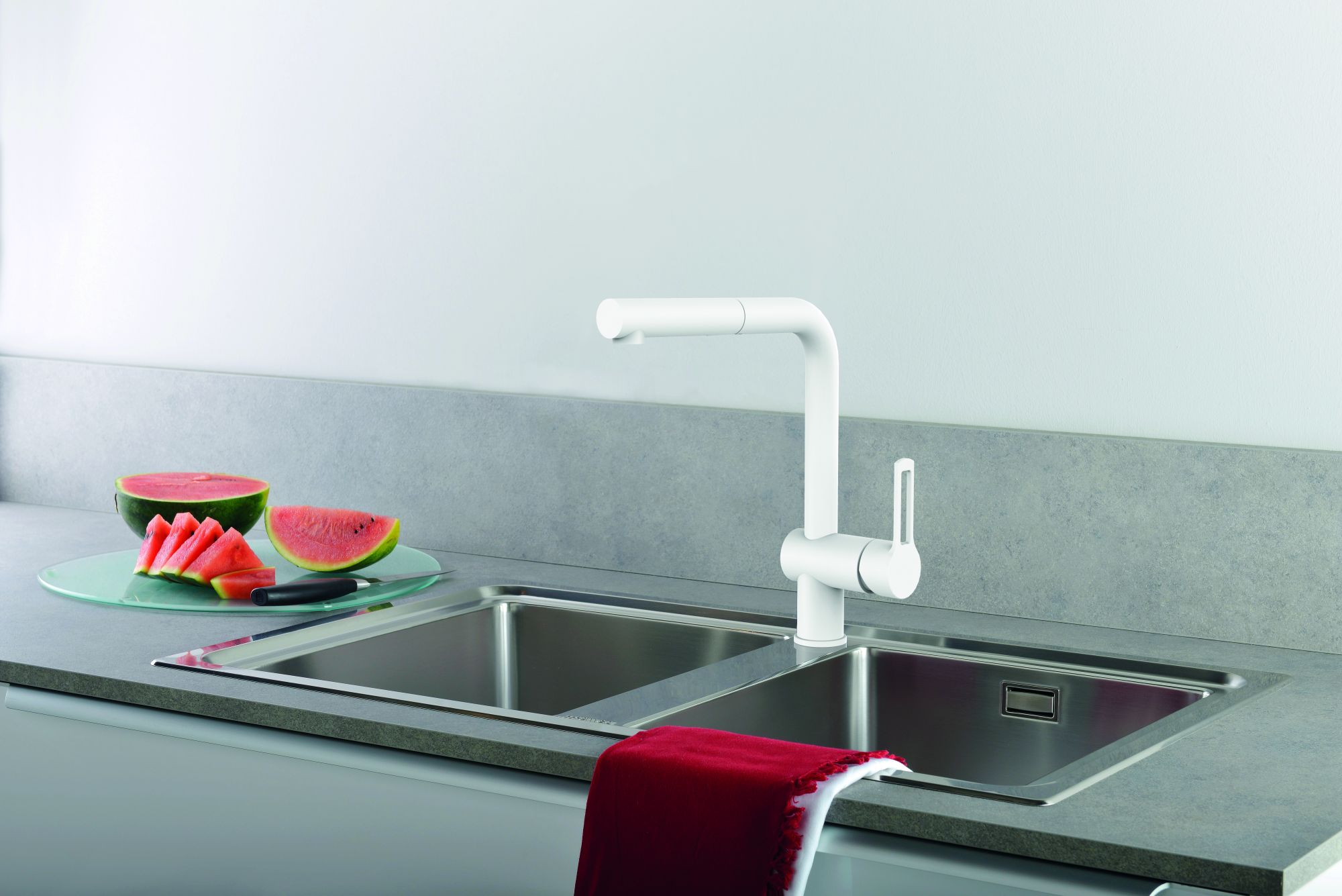 Смеситель для мойки с поворот.изливом и выдвижным 1 режим.душем из ABS, Белый матовый