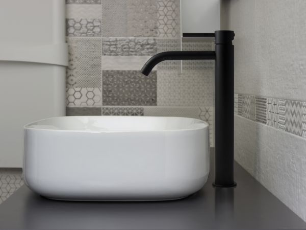 Смеситель высокий для раковины без д/к, Черный матовый