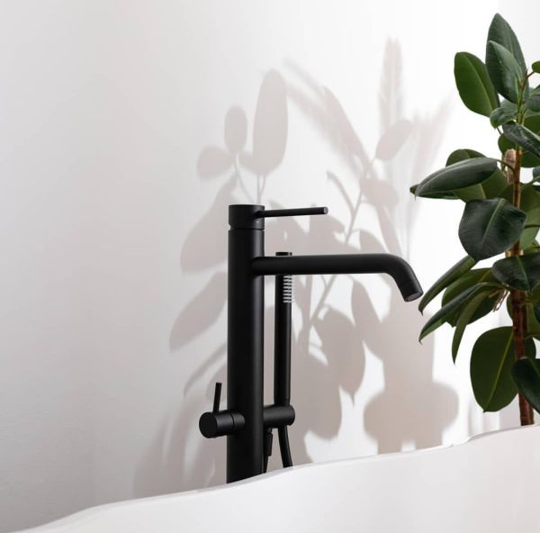 Смеситель для ванны напольный с душем MASTER из металла и шлангом из PVC 1500мм, без БАЗЫ арт LIG032, Черный матовый